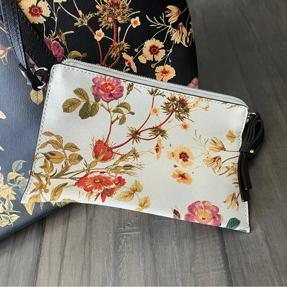 Disney AliceThrough the Looking Glass Collection Coleen Atwood Tote - Picture 4 of 10